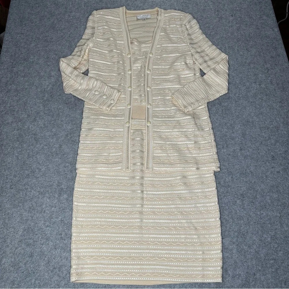 St. John Evening 3pc Ivory Paillette Skirt Suit. Sz: 6/10 - Picture 2 of 14